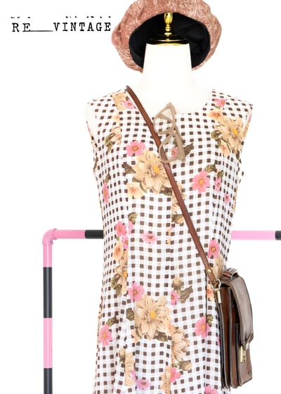 巧克力小格紋粉紅小花中長版洋裝7