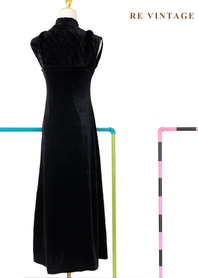 極簡主義 - 銀釦黑絨吊帶長洋裝9