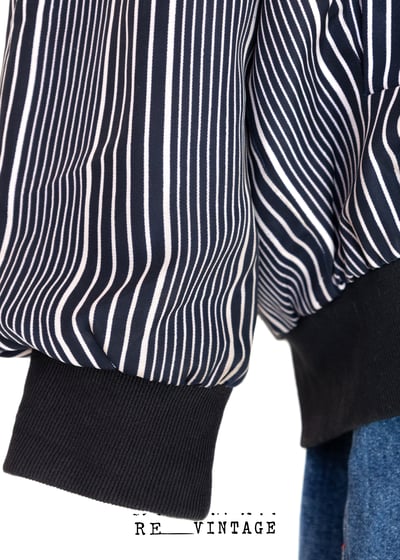 天天深藍線條薄款外套10