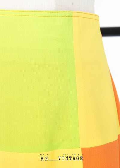 六格ＯＯＸＸ亮橘黃色短裙（26"）3