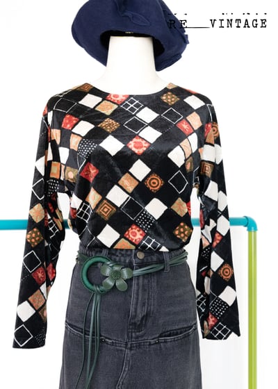 黑絨拼接圖騰薄款上衣1