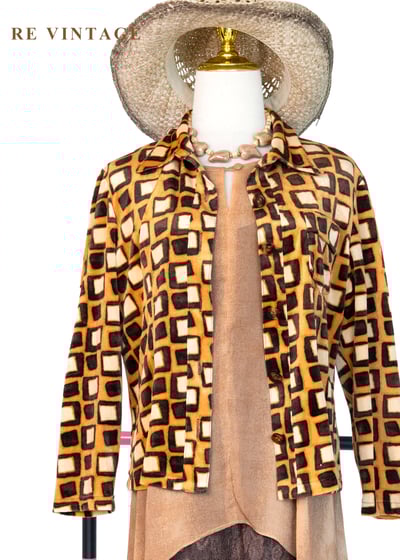 琥珀黑糖方格迷宮絨布上衣1