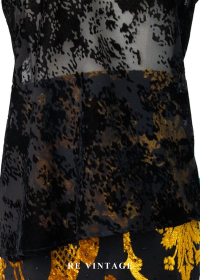 影匿森林不規則斜領透膚上衣4