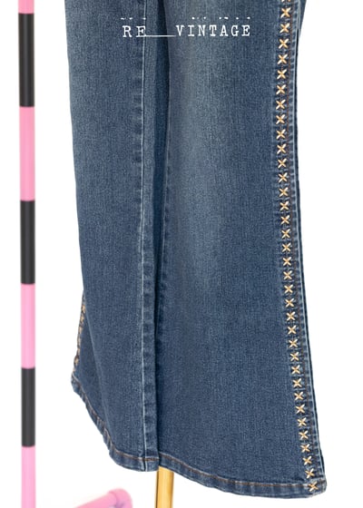 雙色小花刺繡微喇叭牛仔褲6