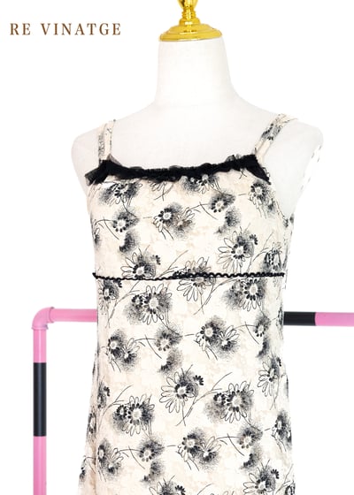 奶油色蕾絲花花細肩帶洋裝2