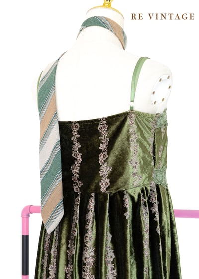 宮廷公主高級綠絨布細肩帶洋裝11