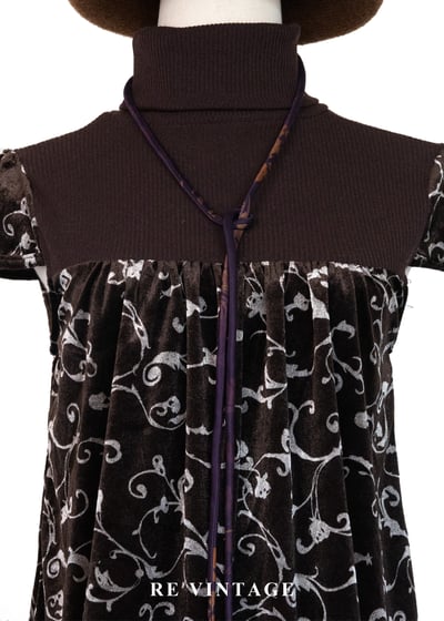 巧克力色高領藤蔓小燈籠迷你洋裝3