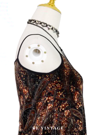 細緻花葉絨布圖騰細肩帶背心7