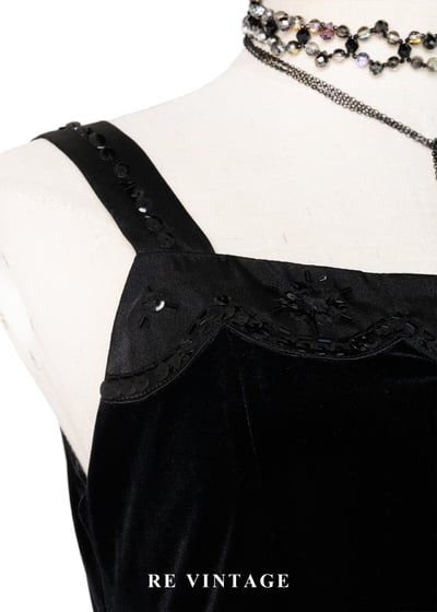 微光天鵝絨黑色連身裙7