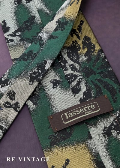 墨綠中的光束領帶4