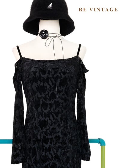 Splash 剪影露肩黑絨長洋裝3