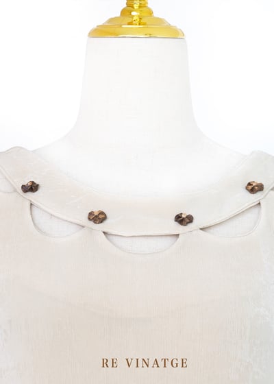 垂墜感超美的米黃色彈性長洋裝5