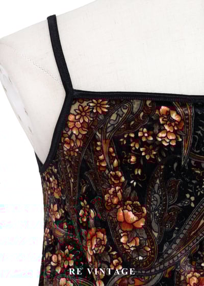 細緻花葉絨布圖騰細肩帶背心11
