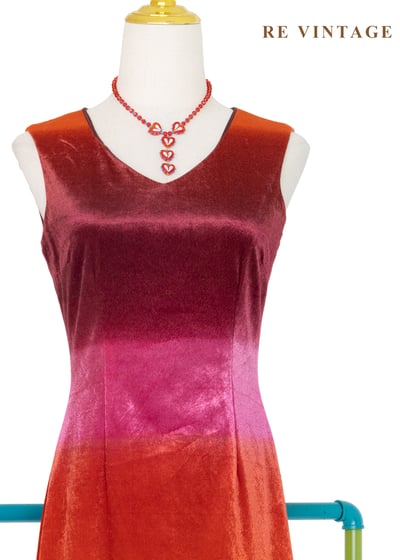 粉紅餘光中的溫柔絨布洋裝7