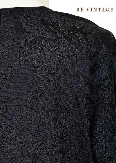 必備單品 - 極簡黑色波紋上衣11