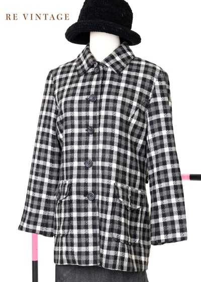 散發可愛氣質的黑灰色格紋毛料西裝外套1