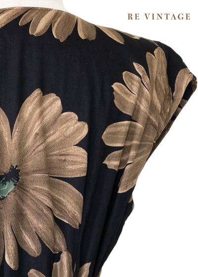褐色大花黑底復古洋裝17