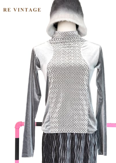 冰川代碼 - 銀灰色菱格絨布上衣1