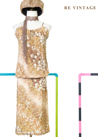 焦糖杏色色蕾絲小碎花鬆緊腰洋裝1