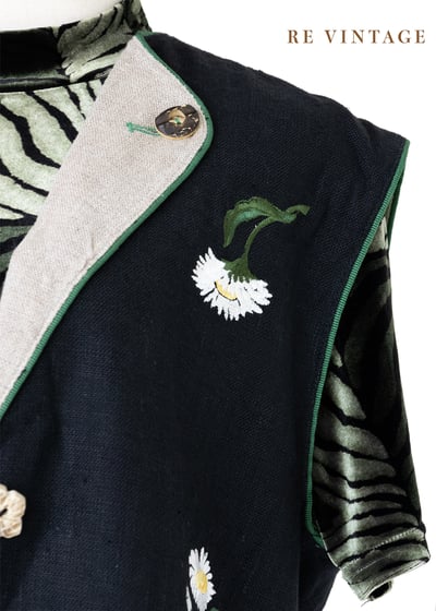 『歐洲寶物』春天小花木釦麻質感長版背心6