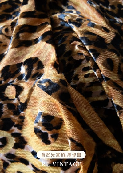 狂熱派對金豹字母絨布上衣16