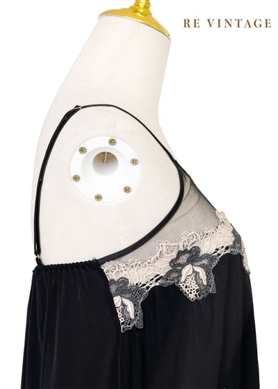 奶白花邊夢幻黑系細肩帶內搭洋裝6