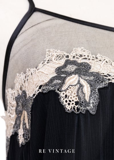 奶白花邊夢幻黑系細肩帶內搭洋裝7