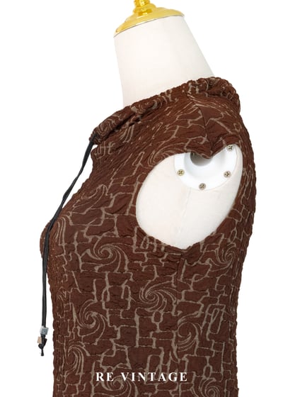 棕紅色漩渦圖騰抽繩領洋裝9