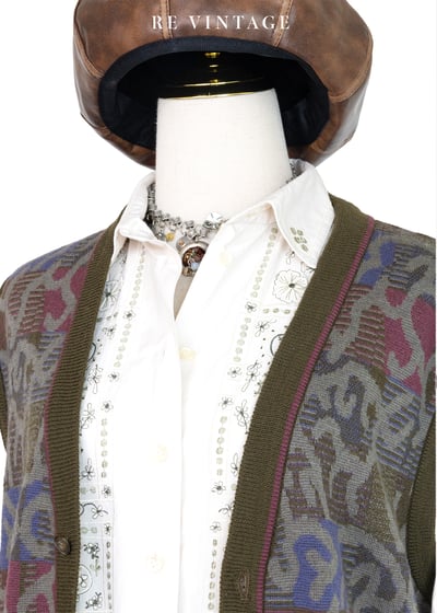 軍綠色の抽象線條針織毛背心3