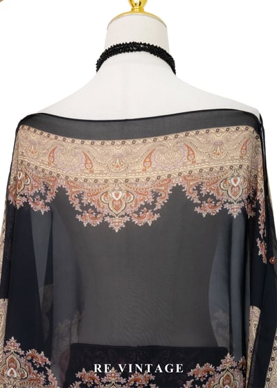 古典花紋邊框黑深罩衫13
