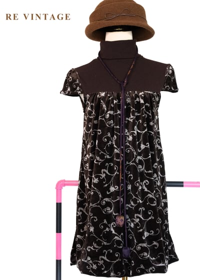 巧克力色高領藤蔓小燈籠迷你洋裝1