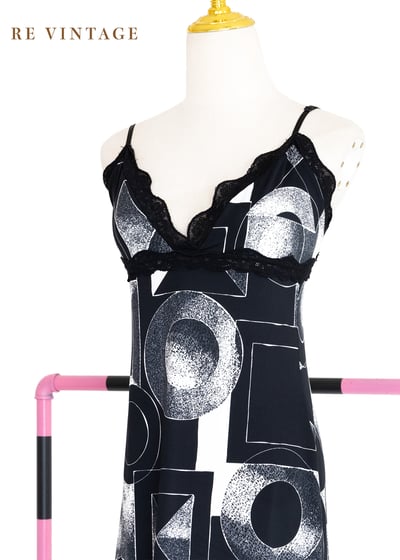 『歐洲寶物』黑與白幾何圖形pixelated印花細肩帶洋裝7