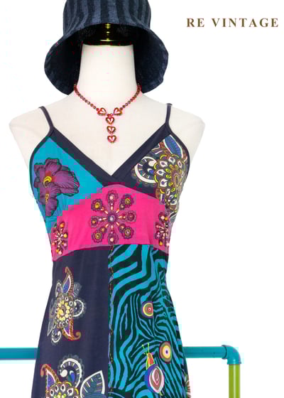 『歐洲寶貝』霓虹迴聲狂歡派對細肩帶洋裝3