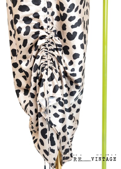 光滑小豹紋露背側邊抽皺洋裝7