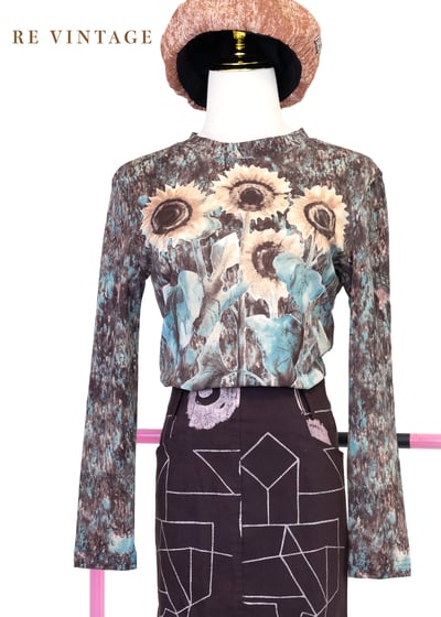 陰暗溫室裡の明亮向日葵上衣1