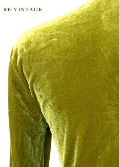 高領胸前簍空黃綠色絨布上衣9