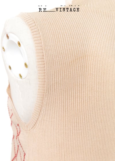 紅紅菱格米白色針織上衣9