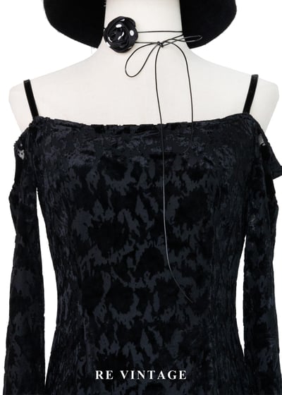 Splash 剪影露肩黑絨長洋裝7