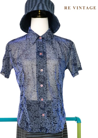 電波花語  - 極光藍燒花透膚上衣1