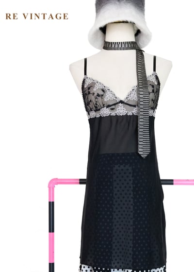 純白花朵透膚微辣細肩帶背心3