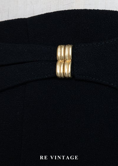 質感單品 - 高冷俐落的高腰金釦黑長裙（28"）6