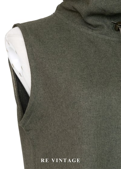 質感單品 - 抽繩領機能感森林綠長洋裝6