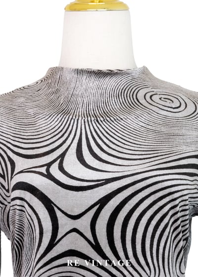 迷霧裡渦流節奏銀灰色絨布上衣3