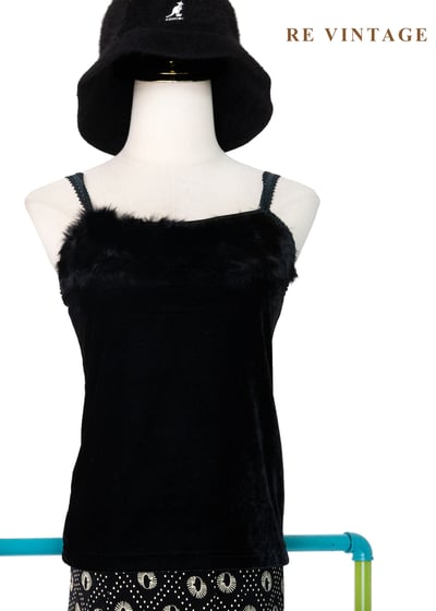 必備單品 - 魔女黑毛絨細肩帶背心1
