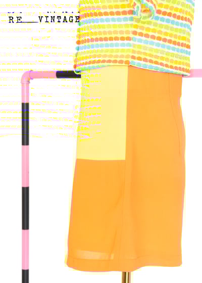 六格ＯＯＸＸ亮橘黃色短裙（26"）6