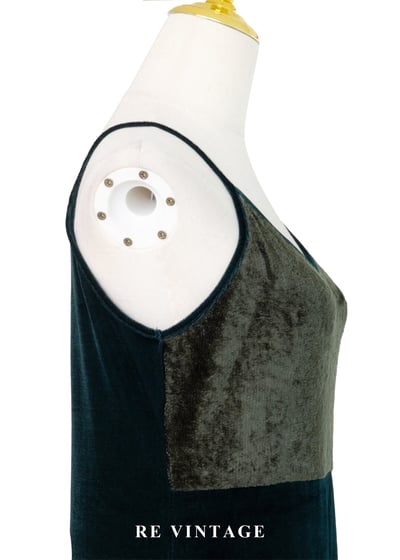 質感單品 - 柔霧深綠與苔綠光影細肩長洋裝9