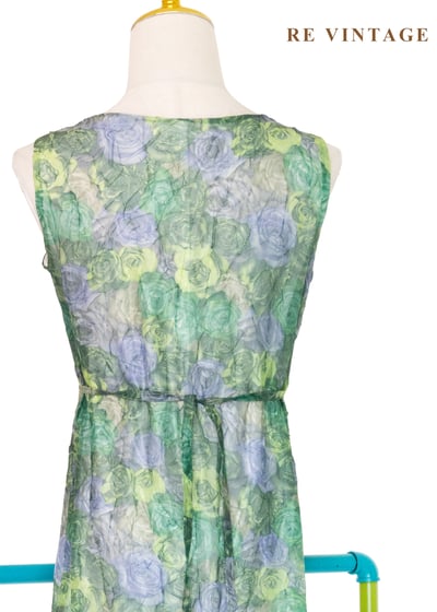 薄透柔和綠花園長洋裝14