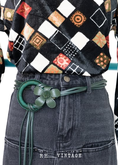 黑絨拼接圖騰薄款上衣4