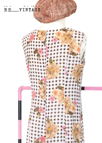 巧克力小格紋粉紅小花中長版洋裝9