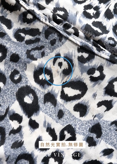 灰黑色小豹紋垂墜領上衣11